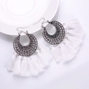 beautiful silver and white tassel earrings🌹